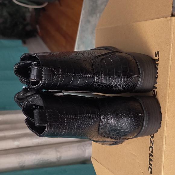 Amazon Essentials Women's Collins Lace-Up Combat Boot Black Croco - Picture 4 of 6